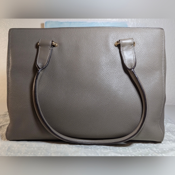 Coach Swagger - Picture 2 of 16